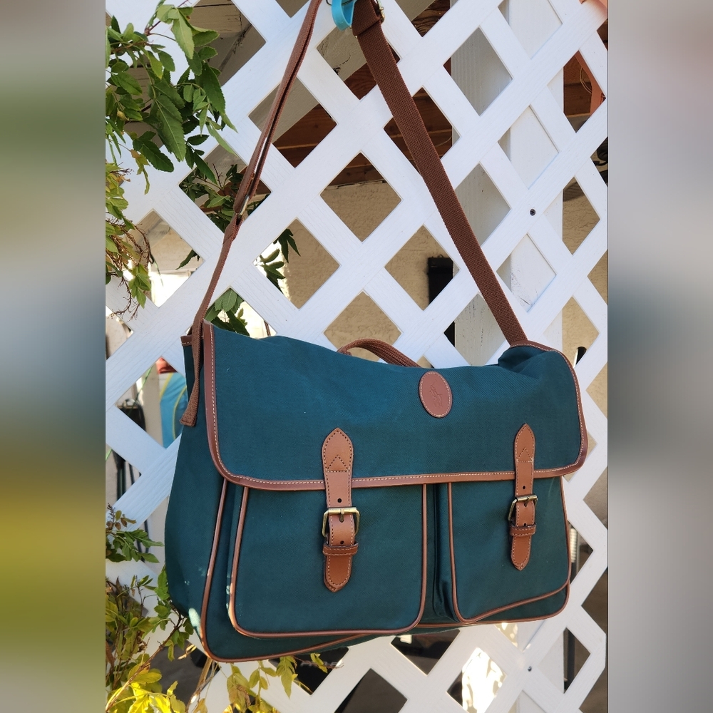 This item is a vintage green canvas messenger bag from Polo Ralph Lauren, - Picture 3 of 9